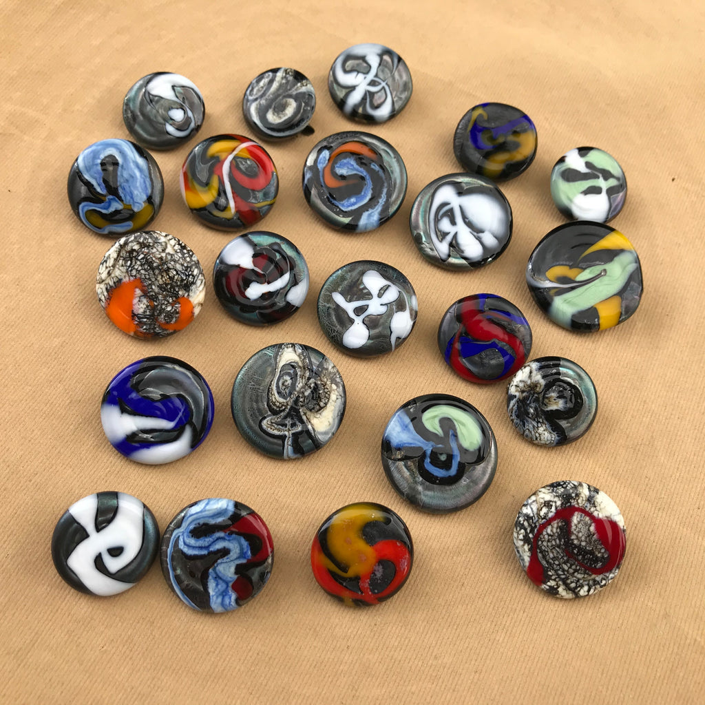 Kahelya Noir & Blanc Rouge Libre Murano - Labelle Ikeya Création Originale - Broches