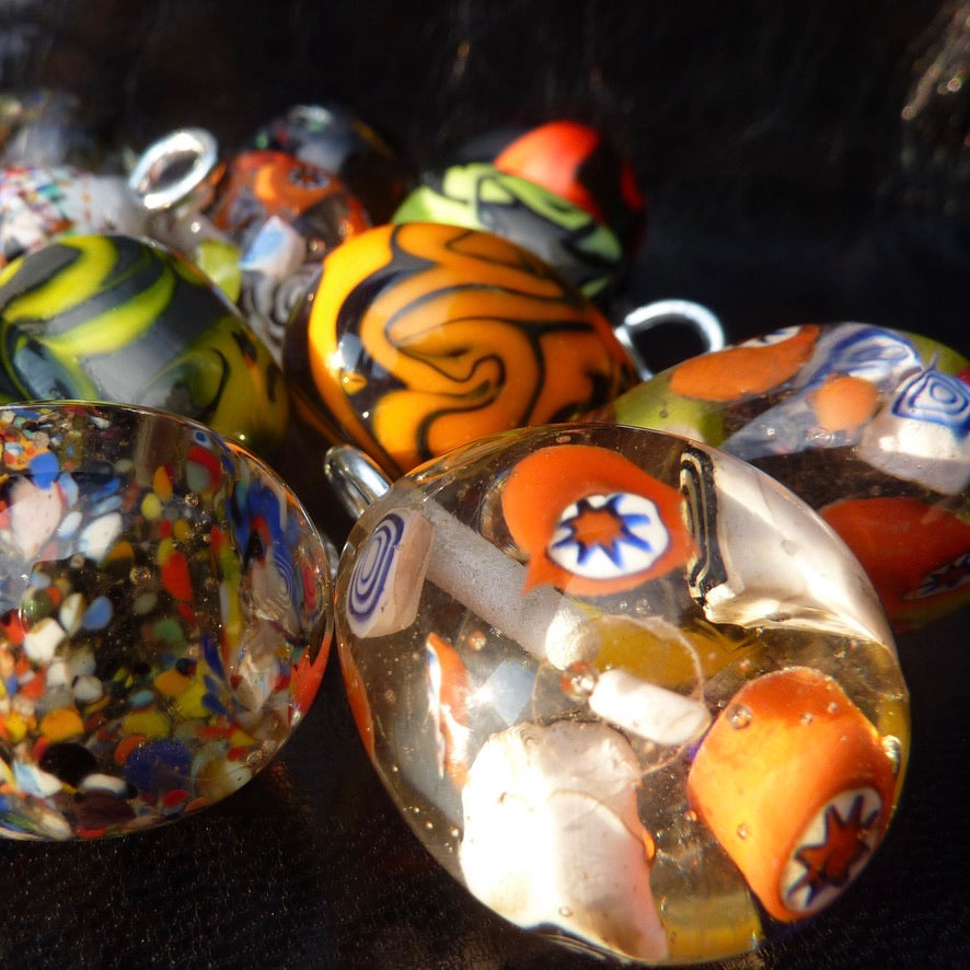 Œuf Pois Rouge sur Jaune - Labelle Ikeya Création Originale - Porte Clefs Murano